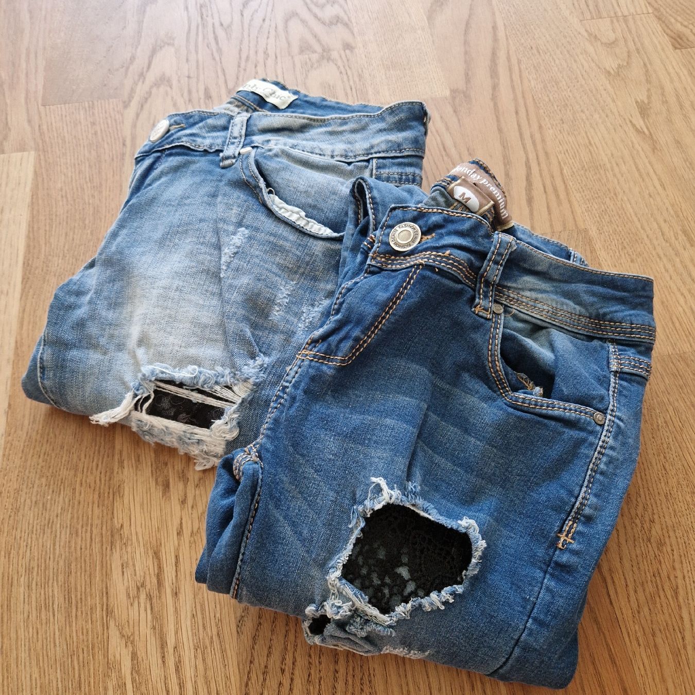 Jeans: Coole destroyed Jeans mit Spitze, Grösse S – Nuovo (secondo la descrizione) da Nendeln venduto da witr_gliabt