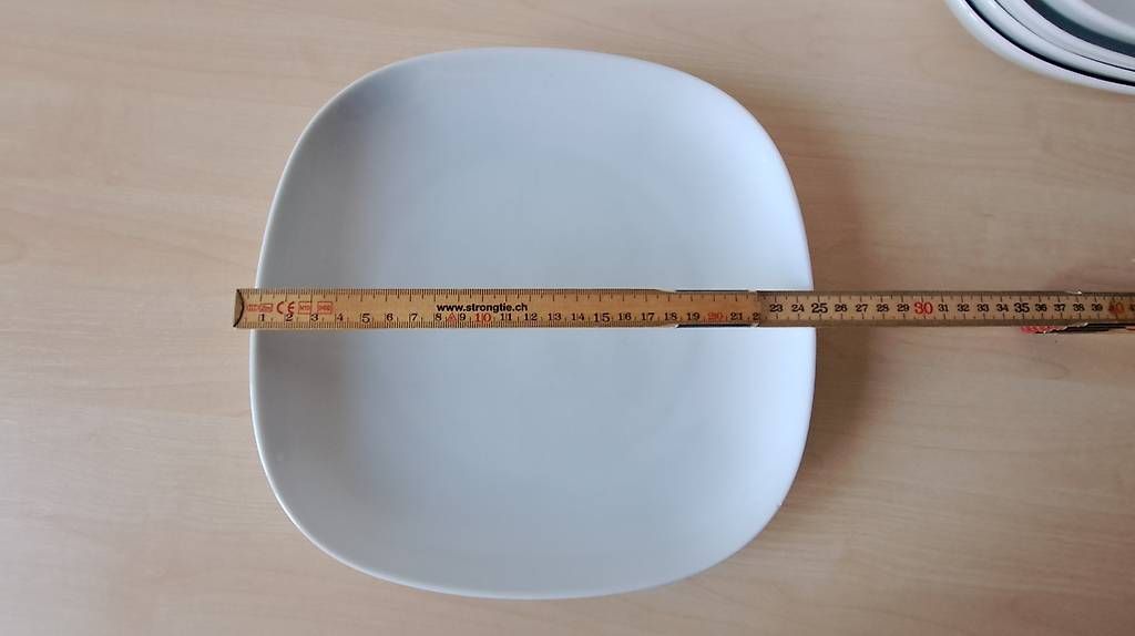 Teller: Einfache Teller - Set 5 Stk. – Gebraucht aus Winterthur von sha_9rm5