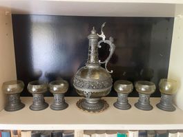 Antiker Zinnkrug mit Glaseinsat und 6 Becher mit Glaseinsatz