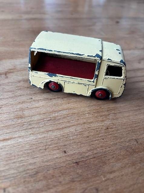 Dinky Toys Modellini d'auto: Dinky Toys - Electro Van 30V, Express Dairy – Usato da Ennenda venduto da glarner58 2