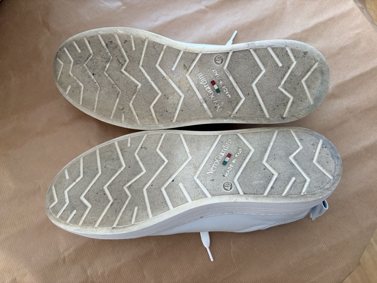 Scarpe da donna: NeroGiardini weiss Leder Gr. 40 – Usato da Bolligen venduto da Mar.La.Ma 2
