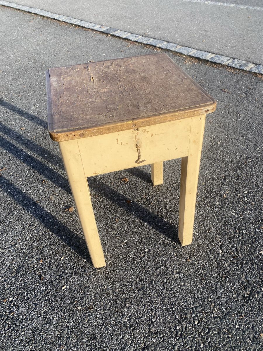 Sgabelli: Ancien tabouret avec petit coffre. – Usato da Concise venduto da collinet.1426 2