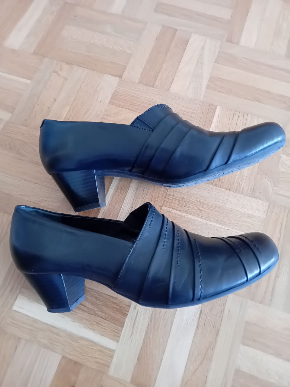 Damenschuhe: elegante Leder Halbschuhe Grösse 41 – Gebraucht aus Zürich von Gillheri 2