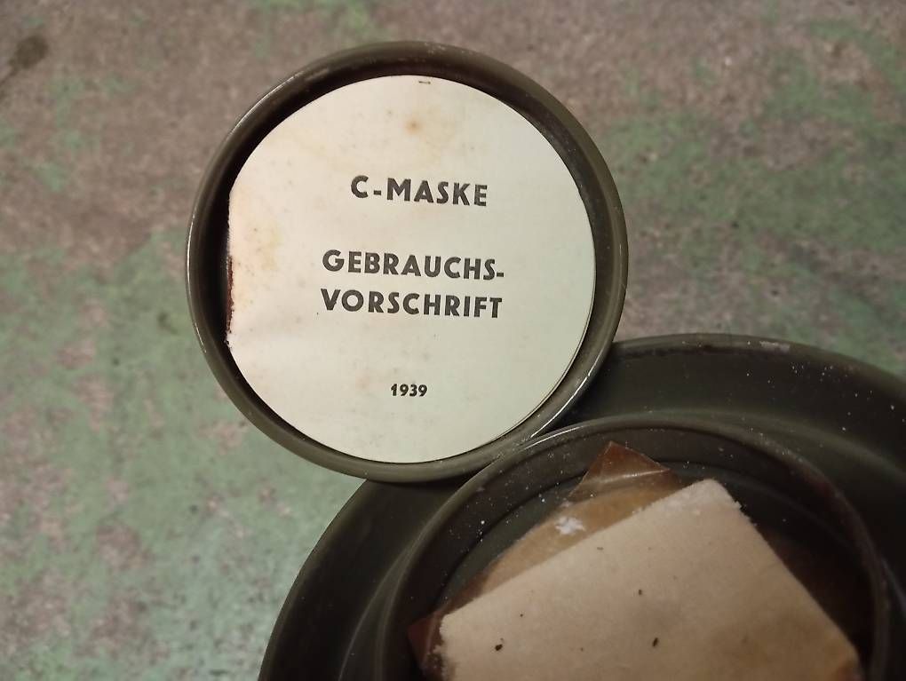 Masken: C-Maske 1939 mit Gebrauchsvorschrift – Gebraucht aus Basel von Petergunn 2