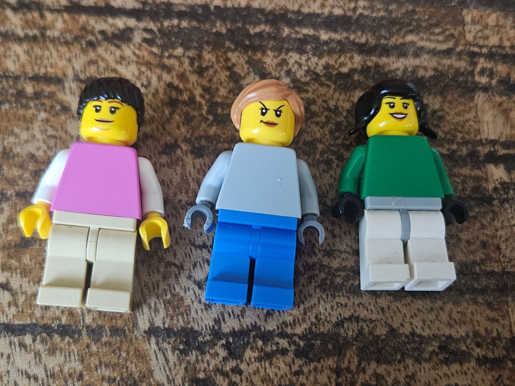 Lego Kit di costruzioni: lego lot de 3 figurines – Usato da Confignon venduto da Ecrofigs