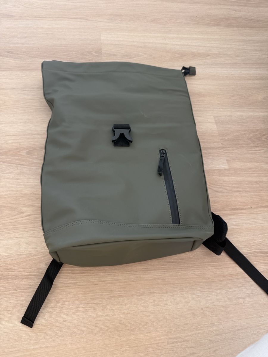 Zaini: Sac à dos vert olive état neuf – Nuovo e nell'imballaggio originale da Genève venduto da yus_f8wf 1