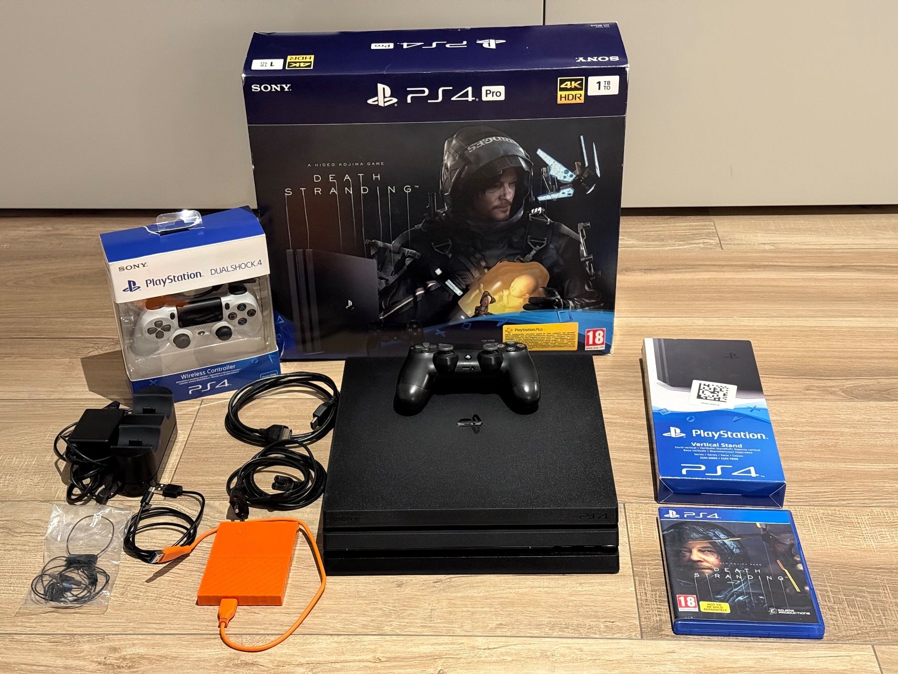 Sony Konsolen: PS4 Pro Death Stranding + 2 Dualshock + Disque 1TB + access. – Gebraucht aus Chardonne von FrankDiesel
