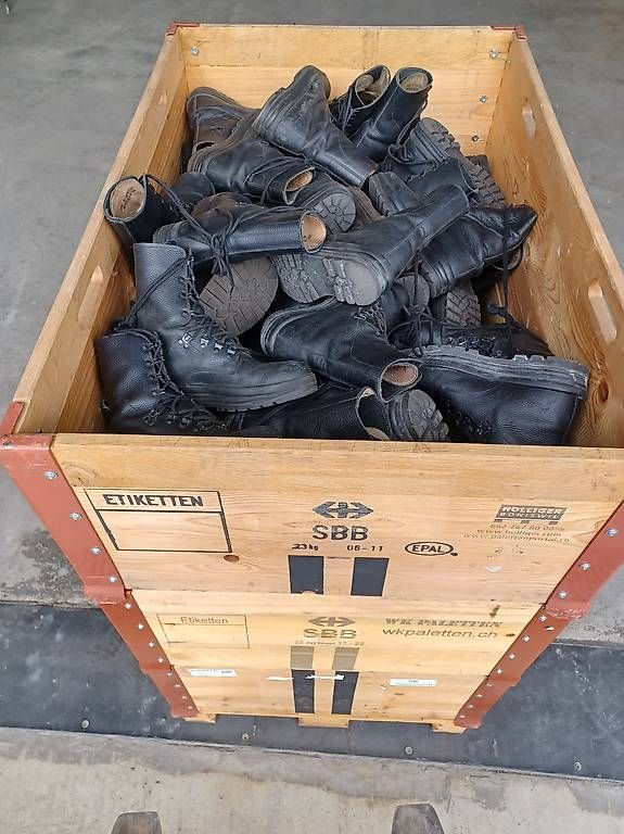 Schweizer Armee Scarpe da uomo: Militär Kampfstiefel 90 – Usato da kägiswil venduto da Waltiming1968