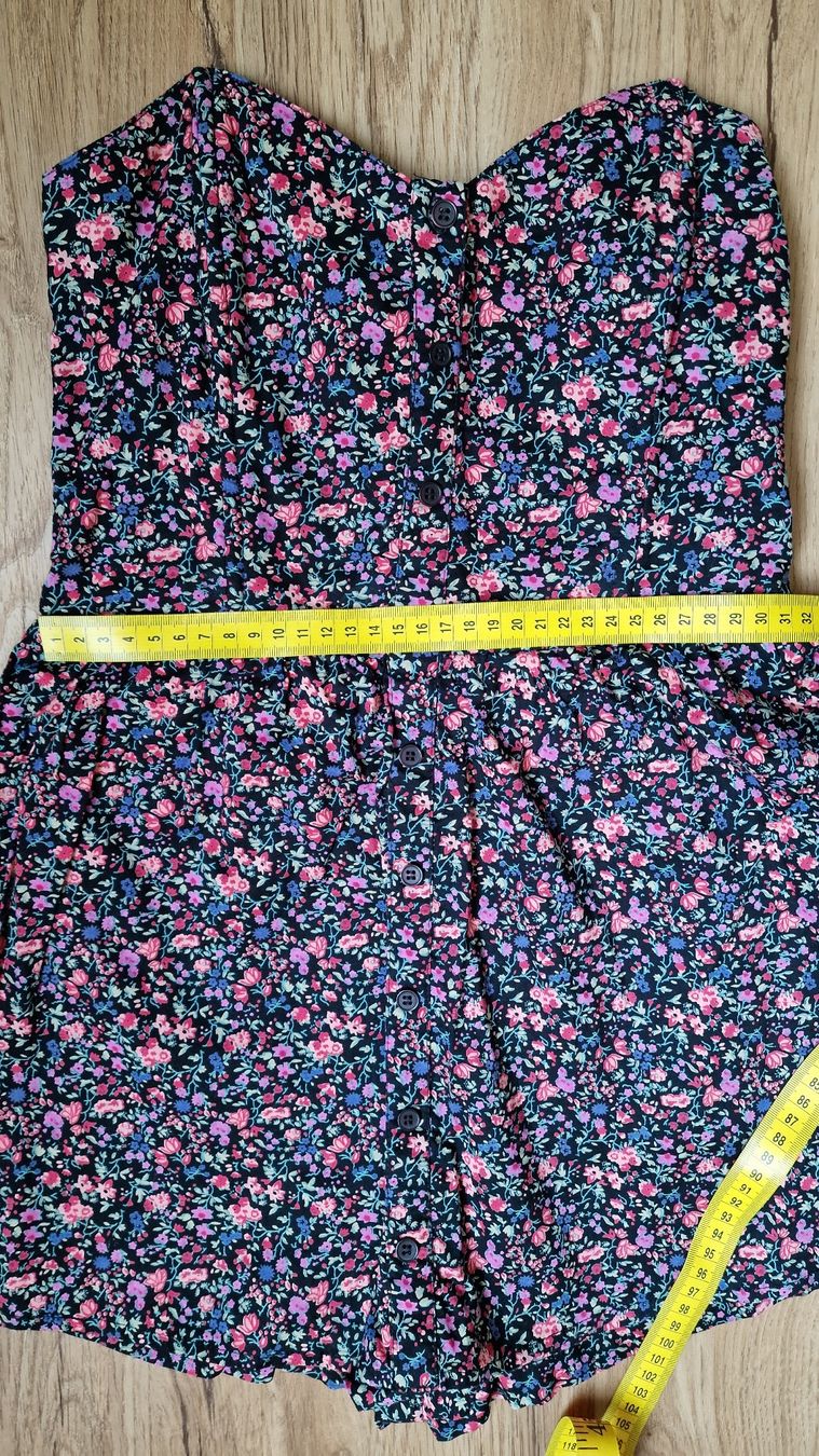 Tute: Sommerlicher Playsuit/Romper mit Blumenmuster, Grösse S! – Usato da Mönchaltorf venduto da nzhuravel 3