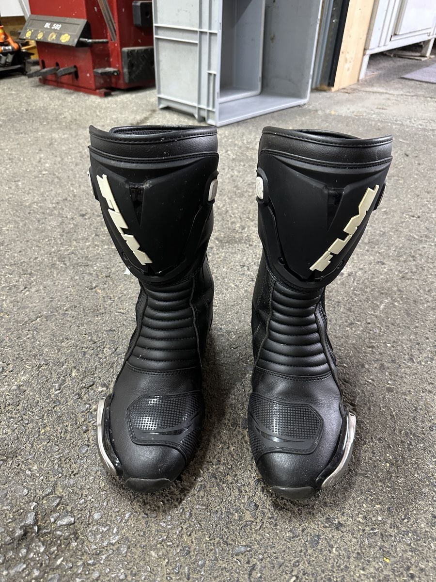 FLM Scarpe da uomo: Motorradstiefel schwarze Grösse 44 – Usato da Seon venduto da apexalex13 1