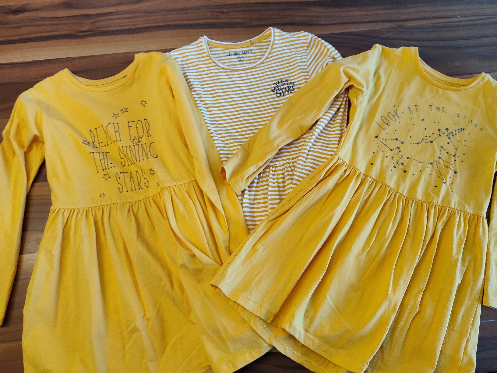 Lotti & Set di vestiti: 18 Kleider 122/128 – Usato da Bäretswil venduto da Foif5 5