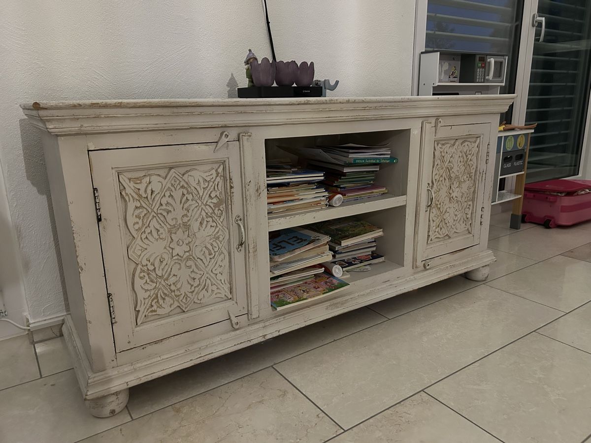 Cachet Commodes: TV-Möbel / Kommode aus massivem Holz – D'occasion à Wohlen AG par Jin_Sakai 1