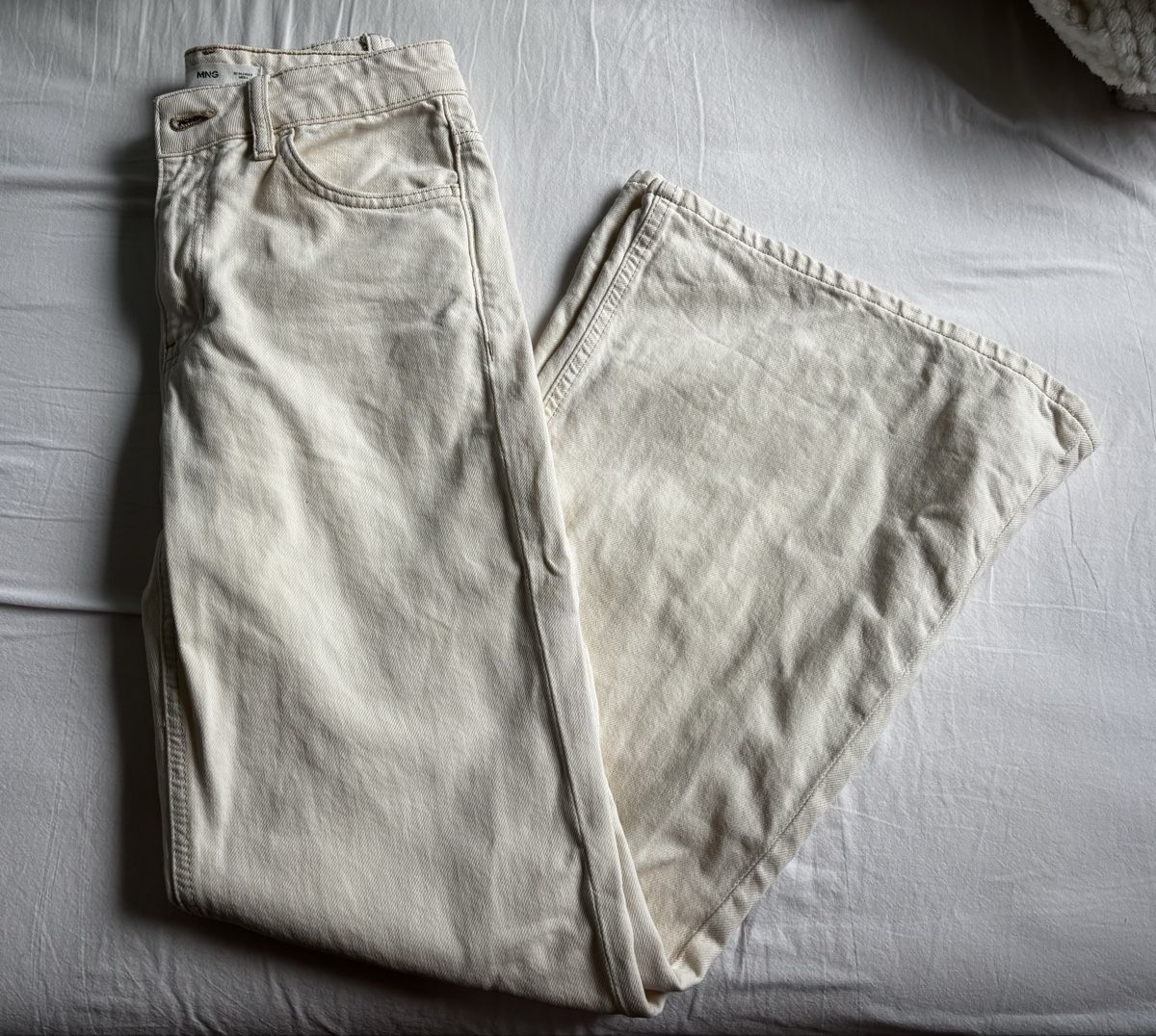 Mango Jeans: Mango flared Jeans  – Nuovo (secondo la descrizione) da Basel venduto da Vaniiiy 1