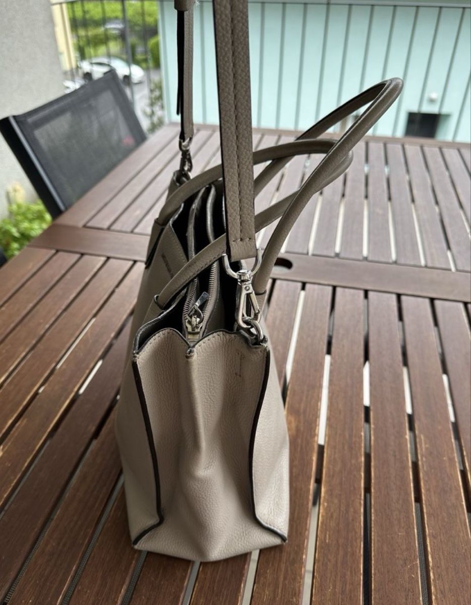 Michael Kors Borse da donna: Michael Kors Leder Handtasche Grau-Taupe – Usato da St. Gallen venduto da lfs_nxl8 7