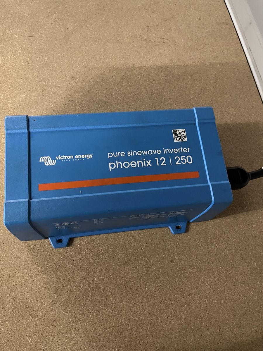 Victron Inverter: Victron Energy Phoenix Wechselrichter 12/250 – Usato da Arbon venduto da pengos3