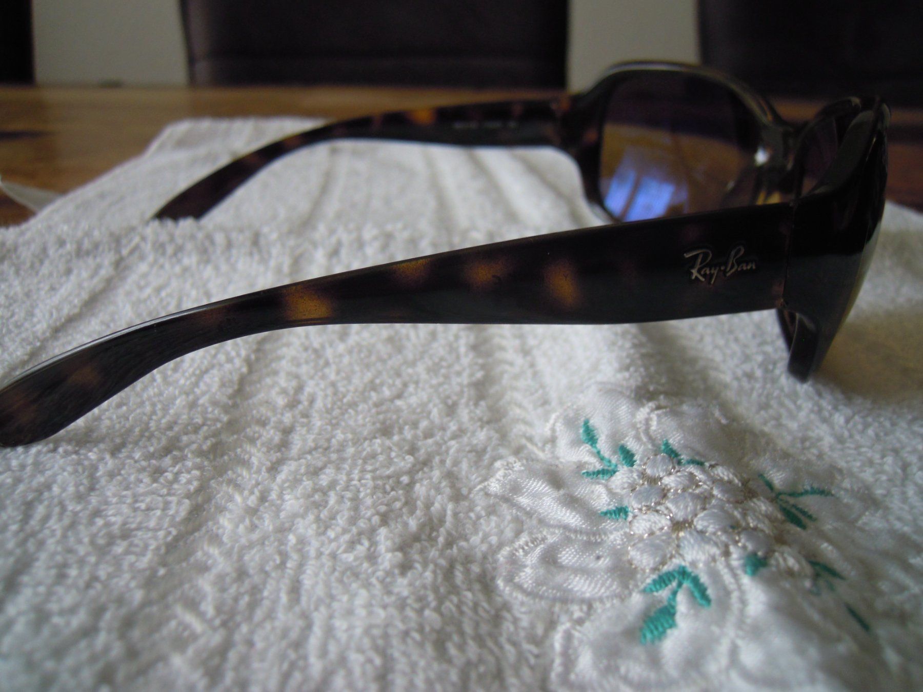 Ray-Ban Occhiali & Lenti: Ray-Ban Sonnenbrille – Usato da Uetikon am See venduto da lexus2008 2