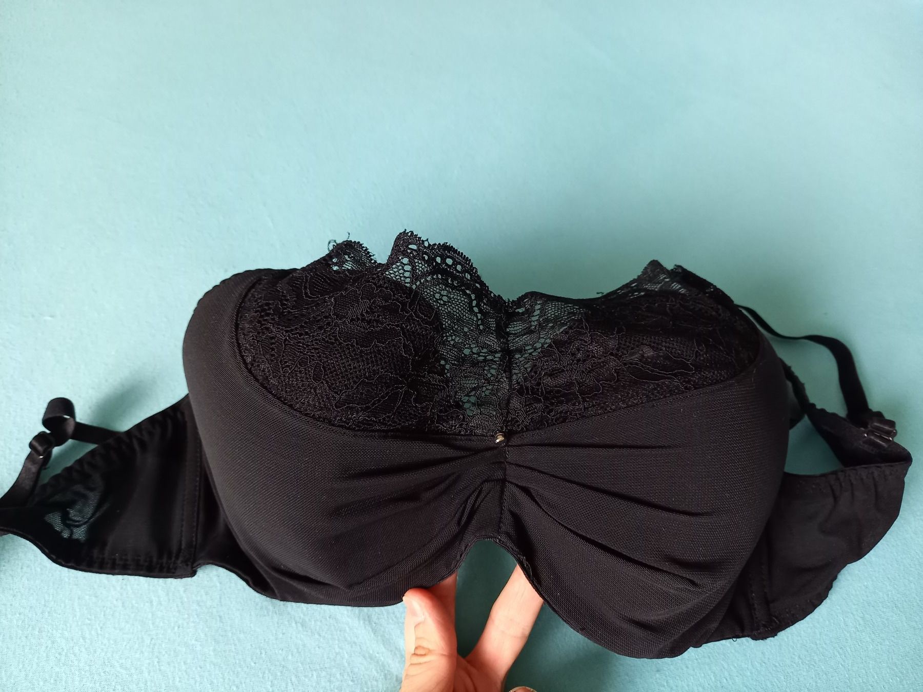Sonstige Unterwäsche: Schöner Spitzen BH schwarz 75D – Gebraucht aus Unterengstringen von saraman