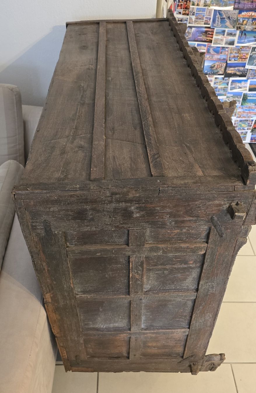 Kommoden: Antiker Schrank mit Elefanten-Schnitzerei – Gebraucht aus Dielsdorf von hallo1 3