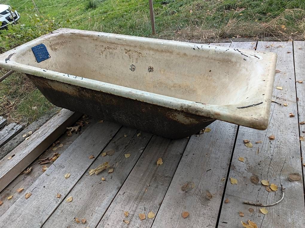 Baignoires: Badewanne alt – D'occasion à Schwarzenburg par koh_p9d9