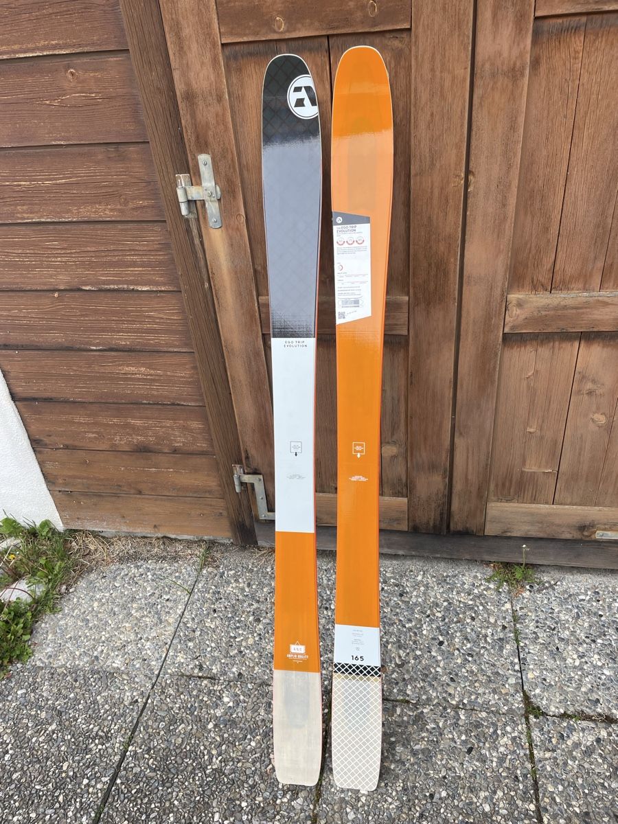 Skis: Amplid EgoTrip Ski 165cm – Neuf avec emballage d'origine à Bollingen par makenschmuschki