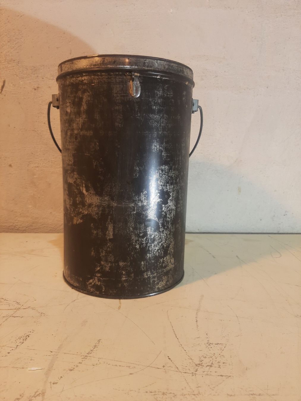 Autres articles pour la maison: Eimer / Blecheimer / Kübel / Schweizer Bienenhonig | antik – D'occasion à Winterthur par  5