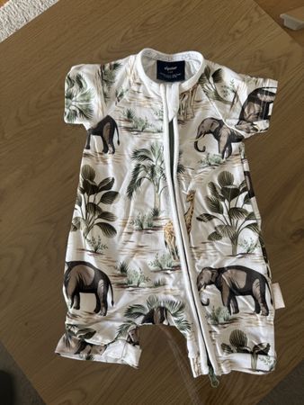 NEU Baby Strampler Zipster Safari Motiv Grösse 3-6 Monate