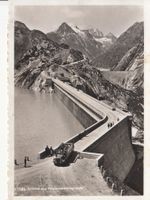 Grimsel Staumauer mit Postauto ca. 1945