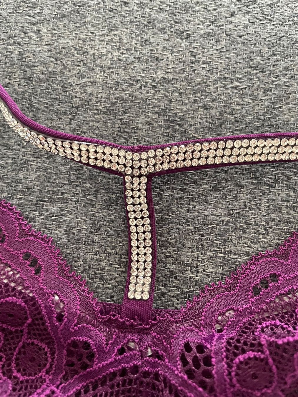 Victoria s Secret Shine Strap Lace Thong S NEW (Neu und