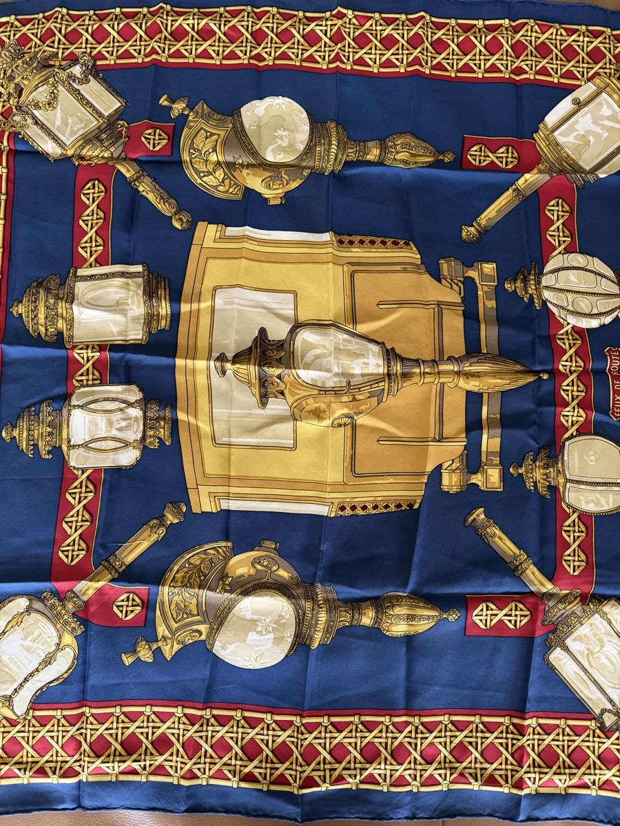 Hermès Foulards, Tücher & Schals: Original Hermes Seide Tuch – Gebraucht aus Belp von Aliya
