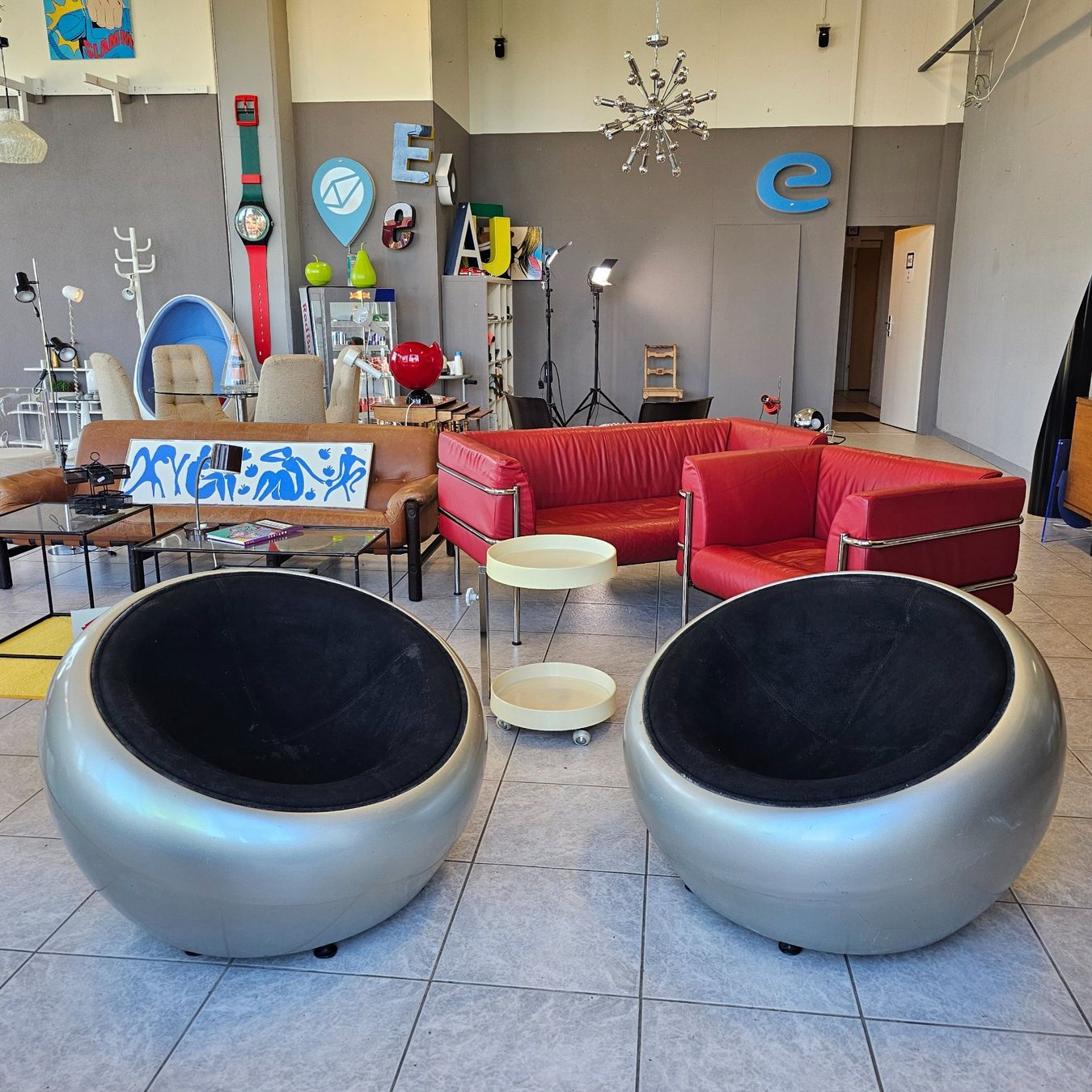Poltrone: Set Egg Pod Chair Style Eero Aarnio Drehstuhl Sessel – Usato da Nottwil venduto da Wondewa-Shop