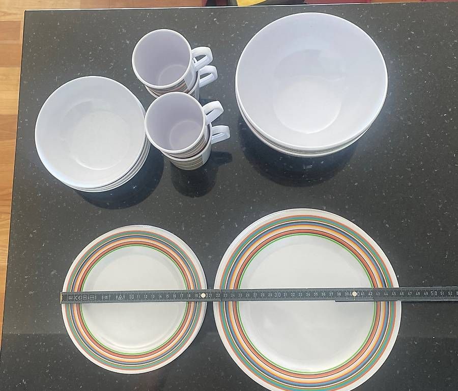Set di piatti: 18 teiliges Melanine Geschirr – Usato da Lyss venduto da Nicole71