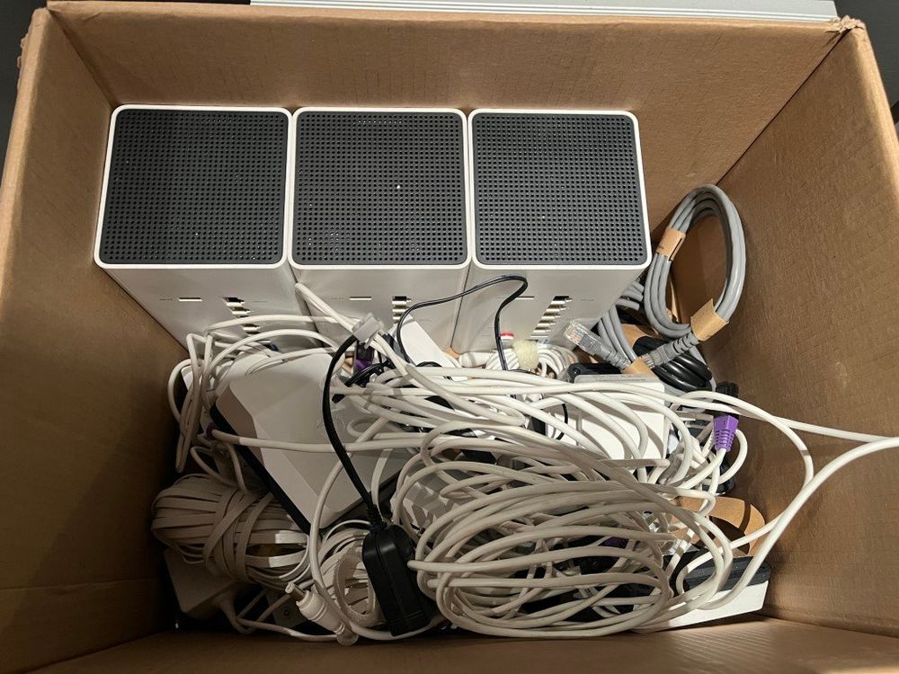 Div. Swisscom InternetBox 2 Router TV Box UHD usw. (Gebraucht) in ...