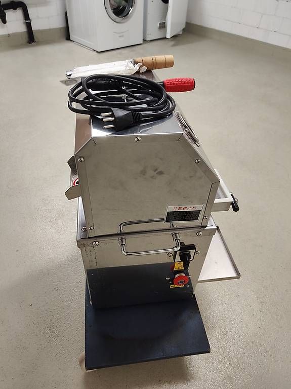 Elettrodomestici da cucina: Sugarcane Juice Press Machine 800W 220V – Usato da Oberarth venduto da mar_v5zm 4