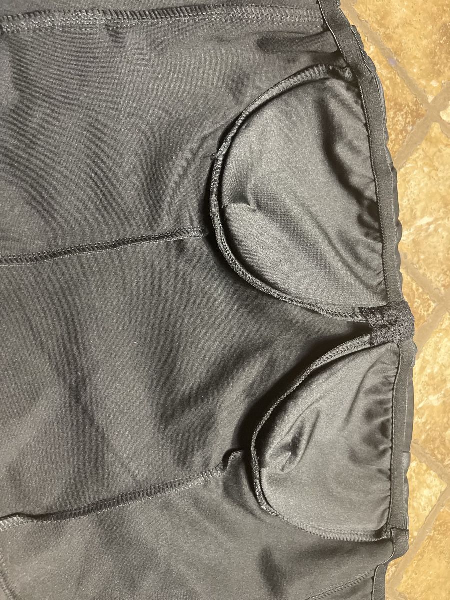 Tops: Corsetto nero con inserti in similpelle e cerniera – Neuf avec emballage d'origine à Gordevio par LanaZimm 4