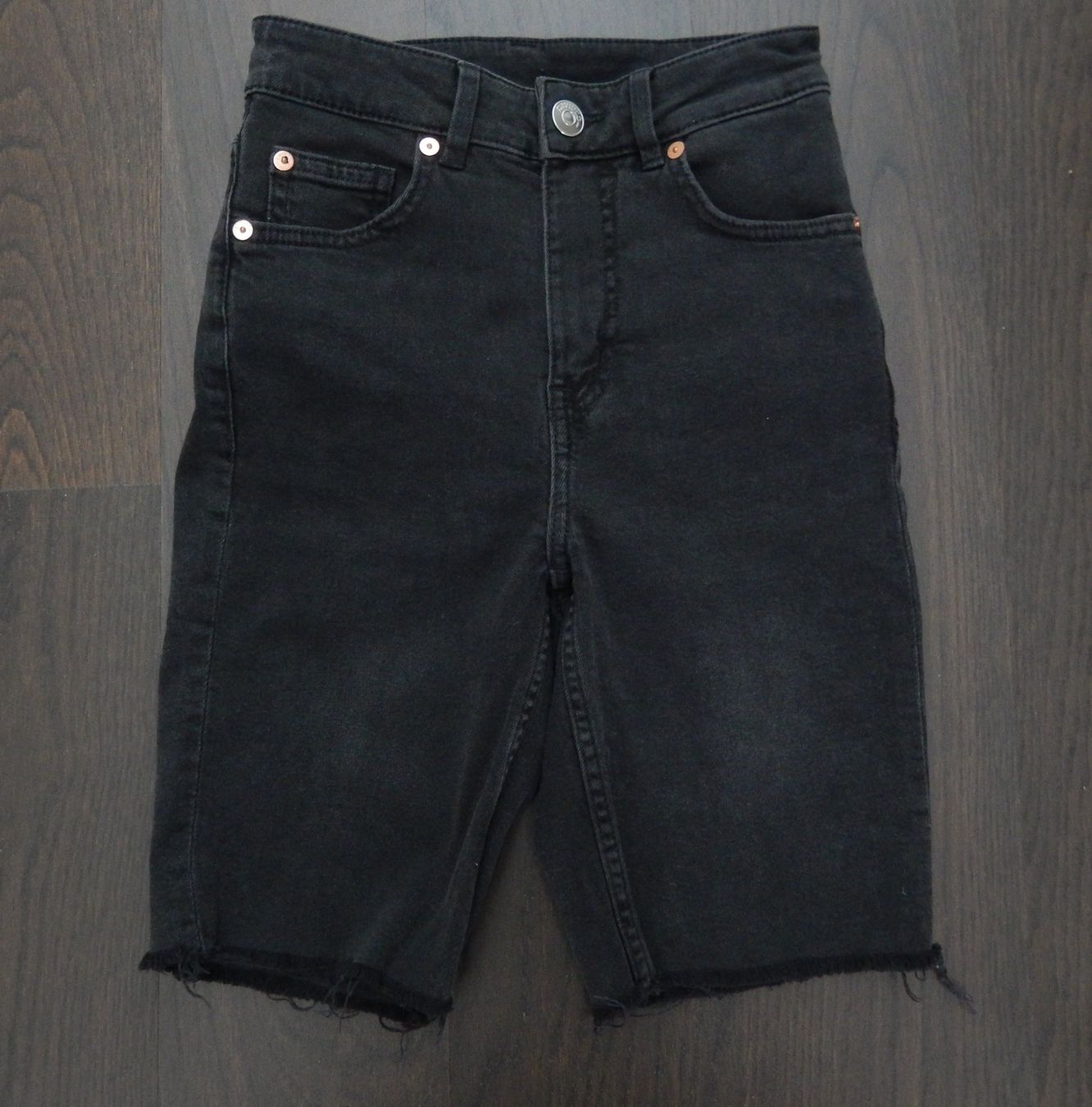 H&M Jeans: H&M DIVIDED Skinny Bermudas Gr. XXS – Usato da Tuggen venduto da vivira 2