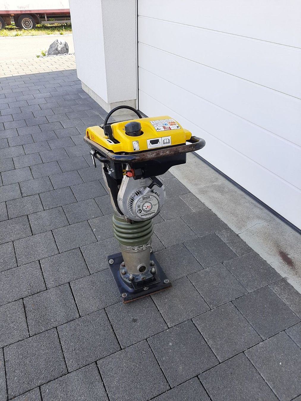 Wacker Neuson Tutte le macchine: Grabenstampfer Rammer Wacker Neuson – Usato da Rain venduto da Kleinmoto