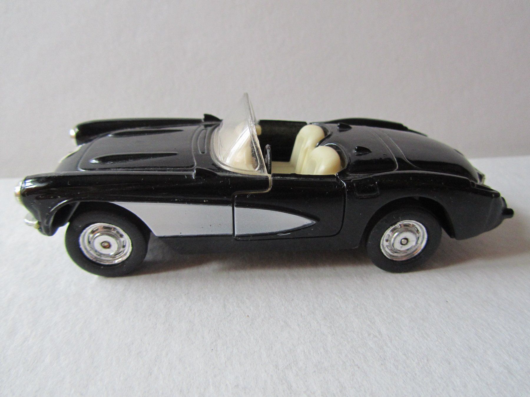 Chevrolet Modellini d'auto: Chevrolet Corvette 1957, MC Toy – Usato da Weiningen ZH venduto da dietsch57