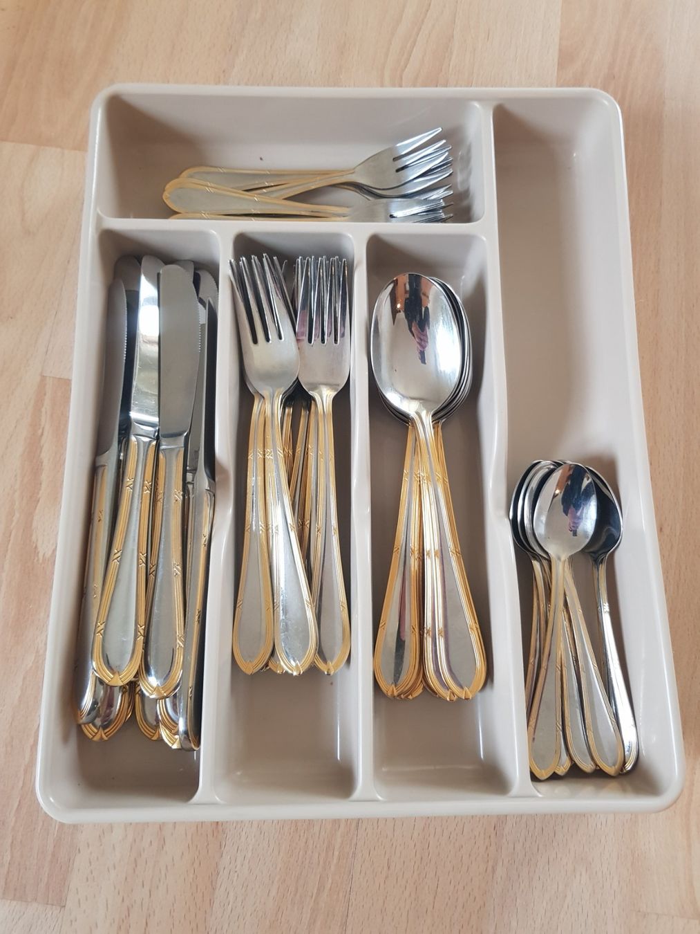 Set di posate: Besteckset – Usato da Matzingen venduto da heineken04
