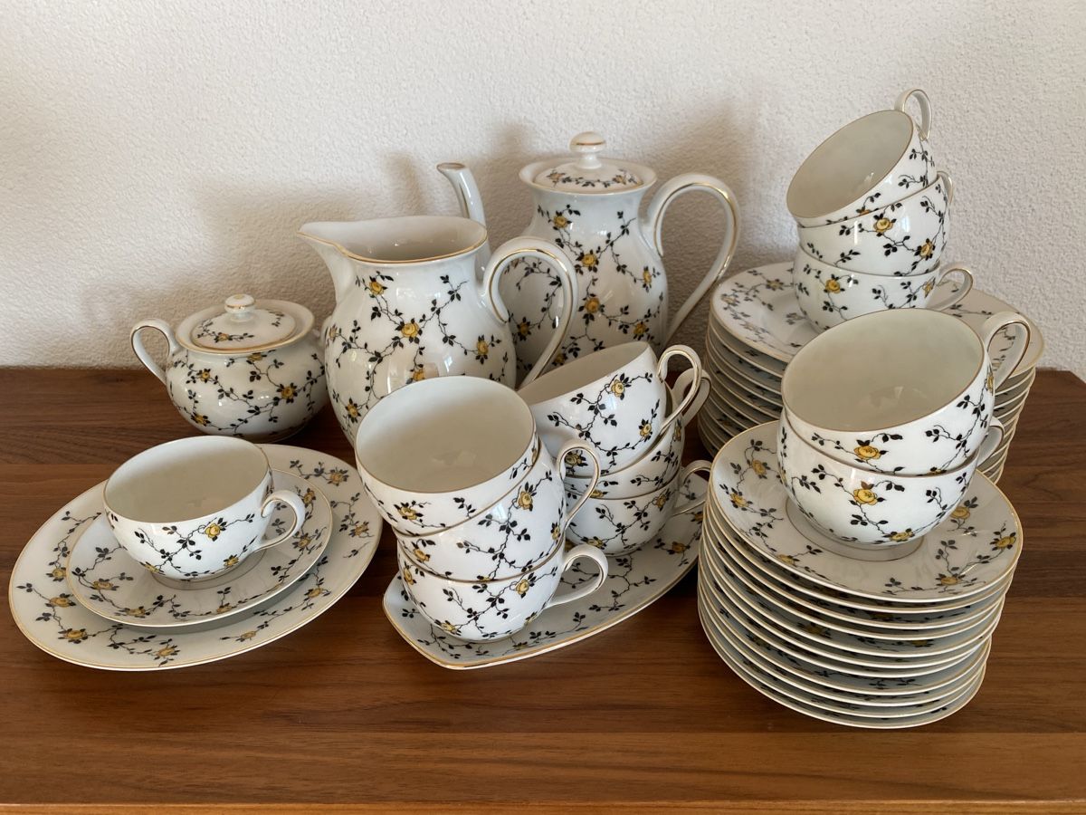 Set di piatti: Tirschenreuth - Kaffee-Service 12-teilig – Usato da Luzern venduto da Gustav-33 1