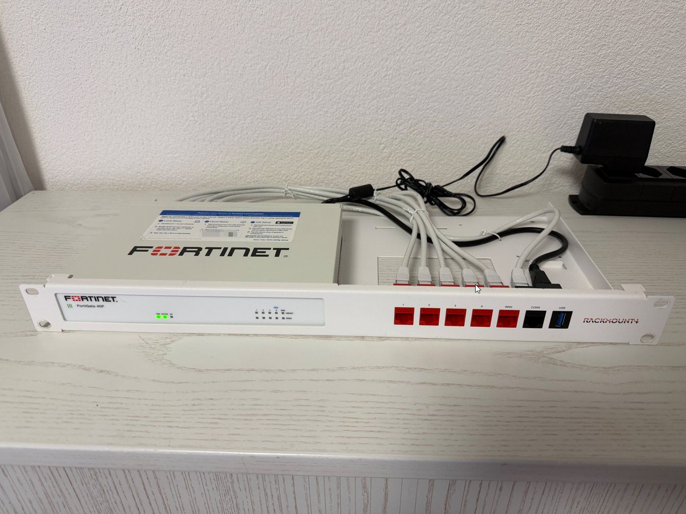 Fortinet Firewall: Fortinet FortiGate 40F / Rackversion / Lizenz bis 13.05.2027 – Usato da Gettnau venduto da f10s6n 1