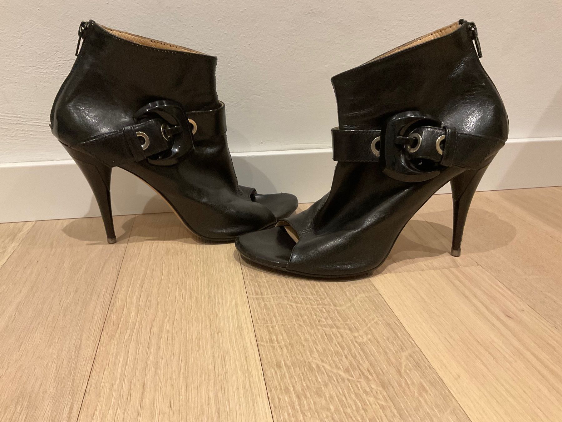 Scarpe da donna: Leder Stiefellete sehr super Gr 38 – Usato da Bellikon venduto da MellonCollieMitTwint