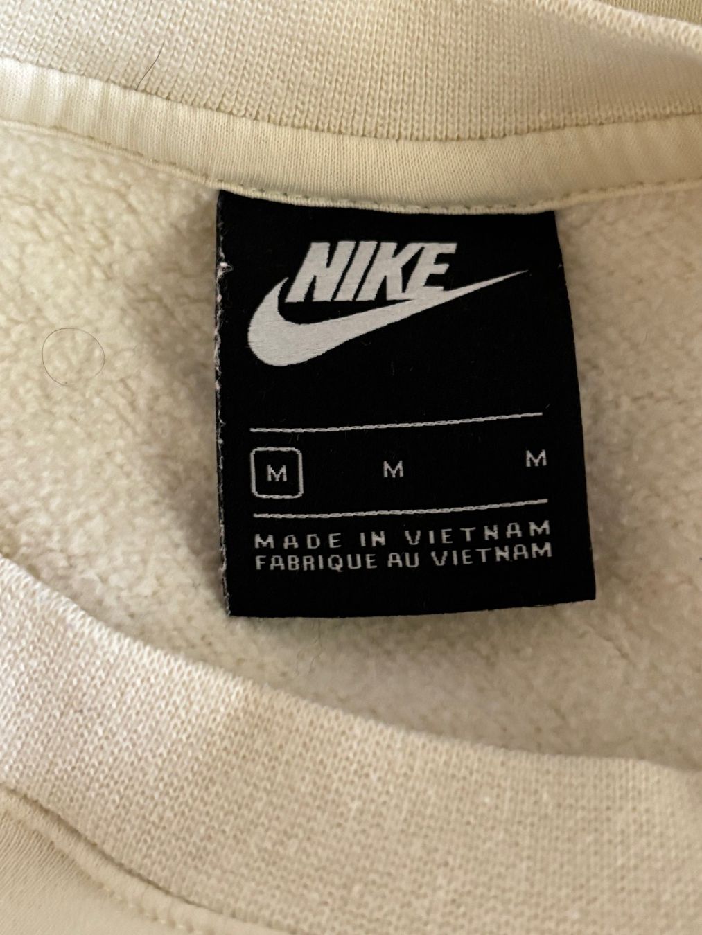 Nike Maglioni & Felpe: Sweat Nike jaune clair – Usato da Grand-Lancy venduto da hip_2rbd 3