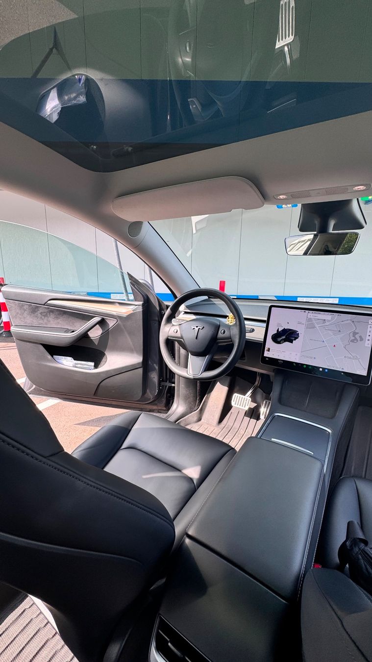 Tesla Autos: Tesla Model Y Grau guter Zustand – D'occasion à Bassersdorf par Jj090915 4
