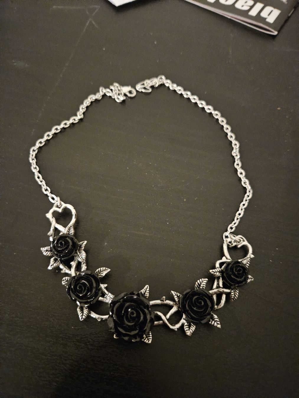 Catenine: Halskette mit schwarzen Rosen – Nuovo (secondo la descrizione) da Bern venduto da nad_nyx6
