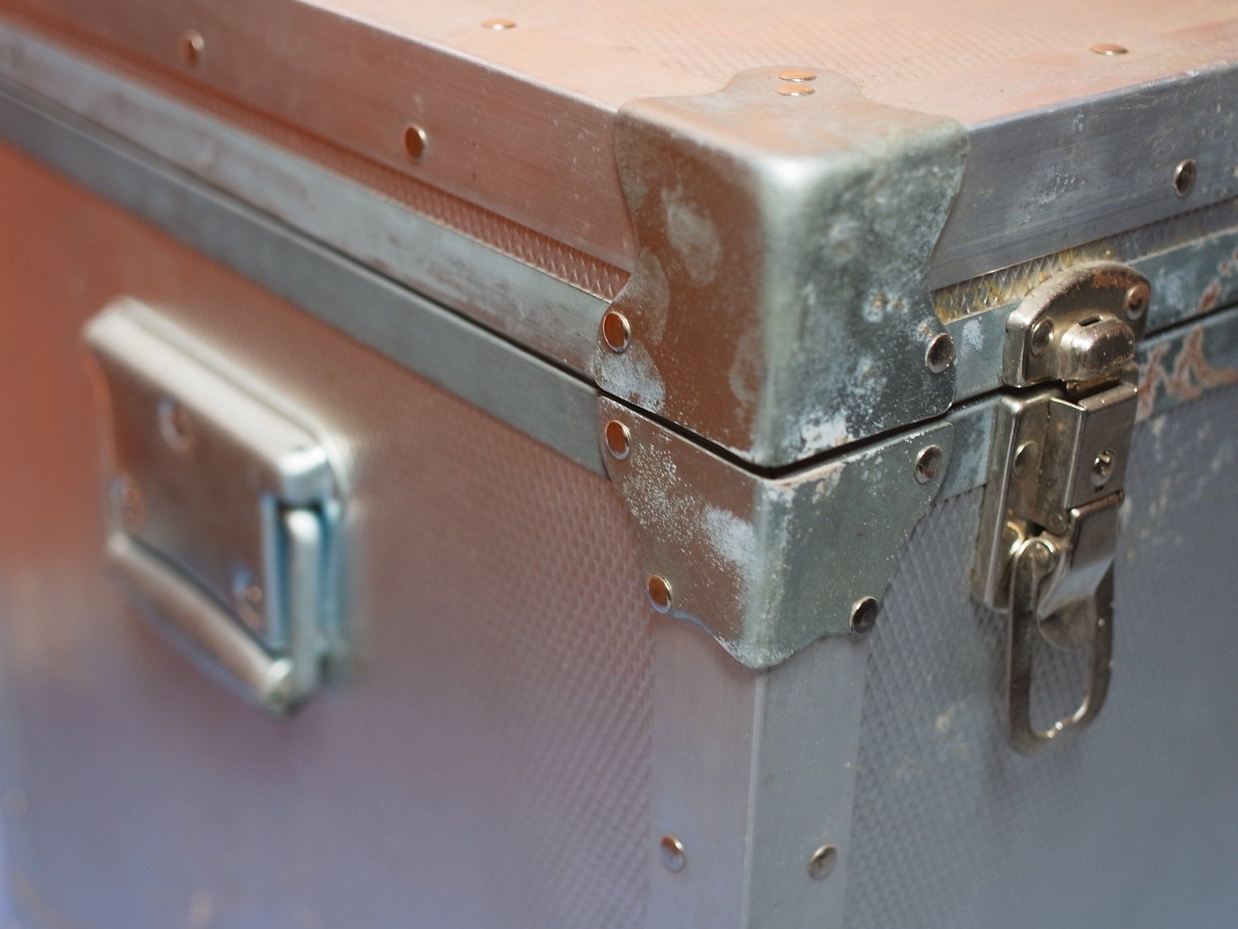 Casse di trasporto: Robuste Alu Kiste 53x38x41cm Flightcase Equipment – Usato da Zürich venduto da dnk_nrd8 2