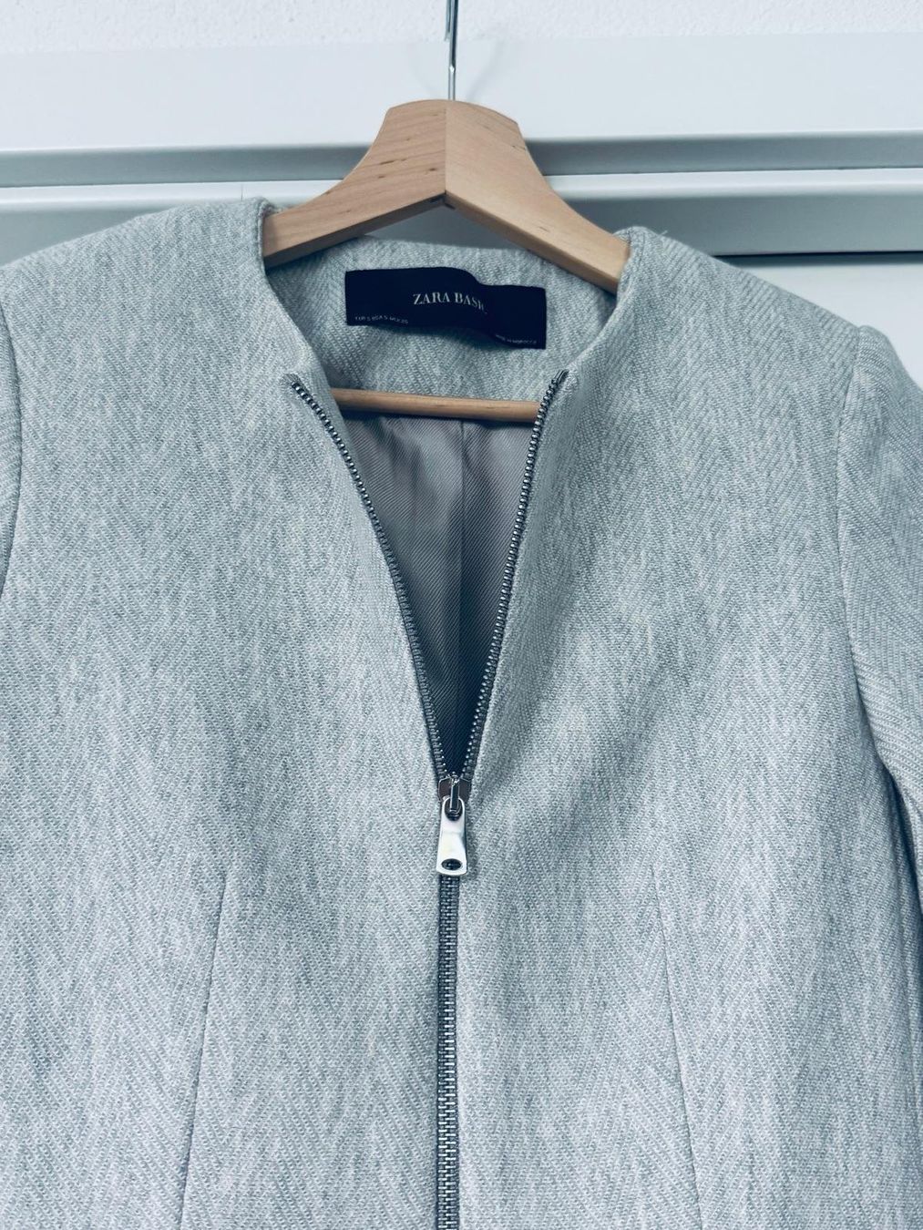 Zara Giacche: Grauer Blazer Zara 34 – Nuovo (secondo la descrizione) da Hergiswil NW venduto da Shintana 1