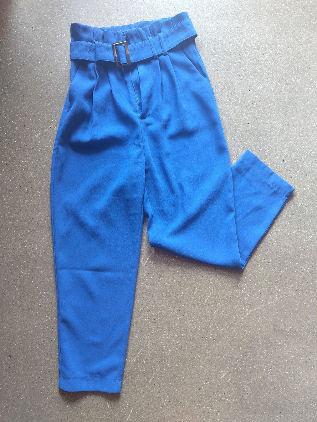 Stradivarius Pantaloni: Elektrisch blaue Hose – Nuovo (secondo la descrizione) da Zürich venduto da aurelie.99