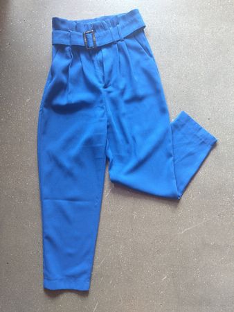 Elektrisch blaue Hose