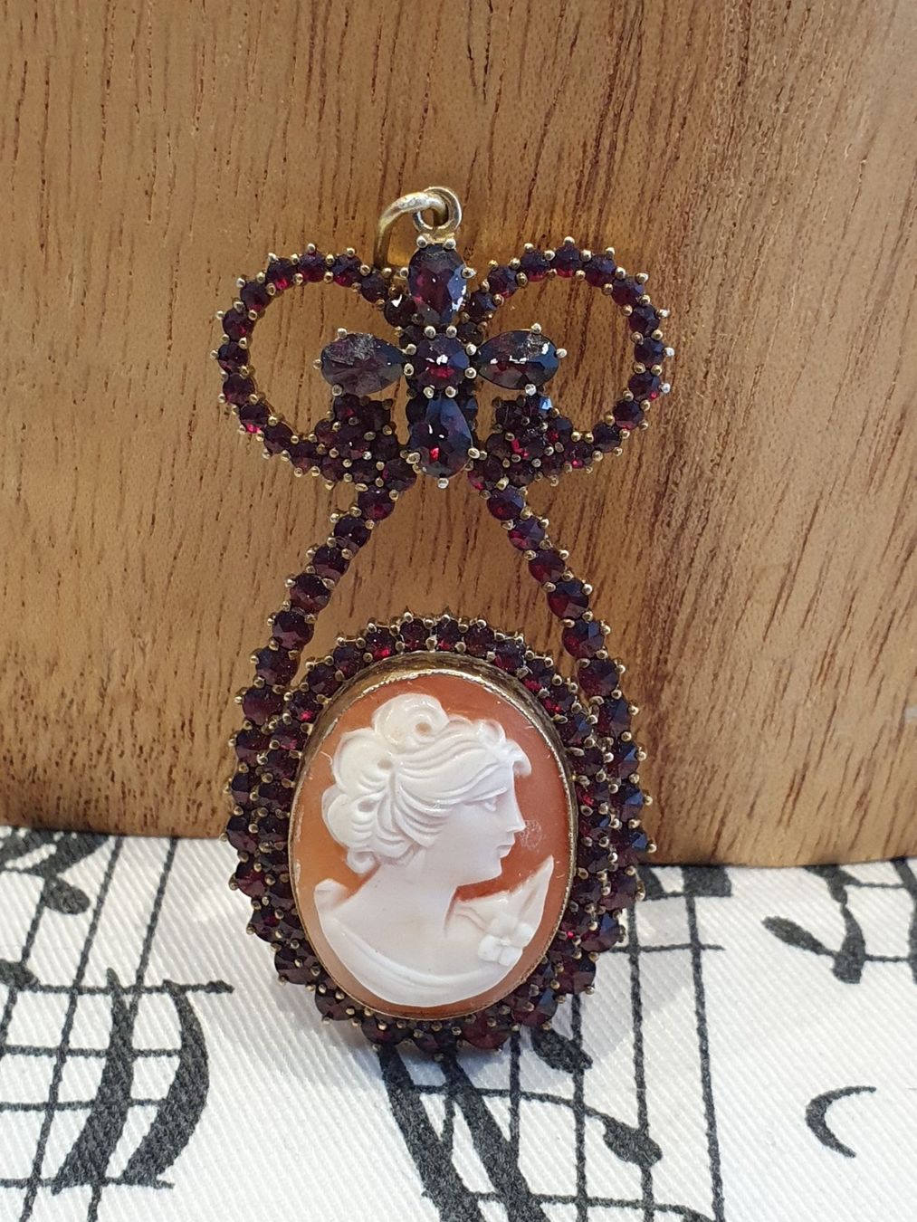 Anhänger: Eye-CatcherJugendstil Handarbeit in Form eines Anhängers.... – Gebraucht aus Wohlen AG von palmsprings 2