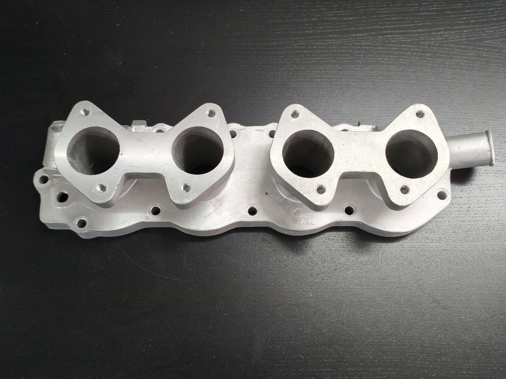 Alfa Romeo Tutti pezzi di ricambio auto: Vergaser Ansaugbrücke Alfa 75 TS – Nuovo (secondo la descrizione) da Dintikon venduto da Eru